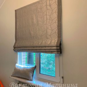 Римская штора на мансардное окно в спальне - 003